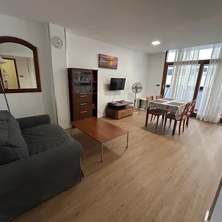 Piso Con Balcon Cerca De La Playa 公寓