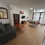 Piso Con Balcon Cerca De La Playa 公寓