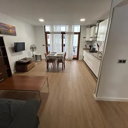 Piso Con Balcon Cerca De La Playa Apartman