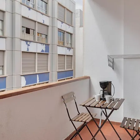 Piso Con Balcon Cerca De La Playa